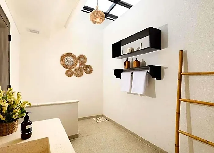 Daisy 5 Bedroom Private With Sea View Villa Kerambitan